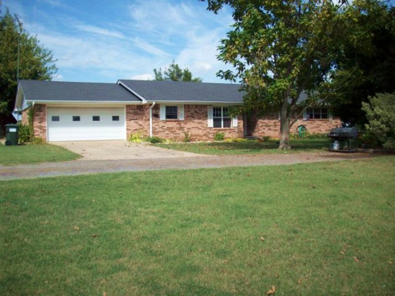 Nice Brick Home with 16.58 Acres : Pauls Valley : Garvin County : Oklahoma