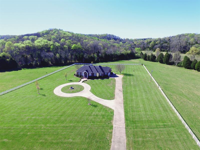Stunning Country Estate On 42 Acres : Hampshire : Maury County : Tennessee
