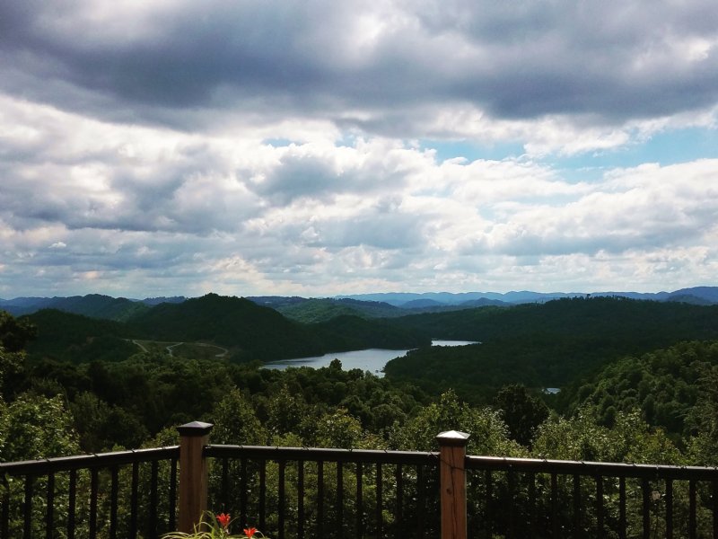 Remodeled Home with Lake View : New Tazewell : Claiborne County : Tennessee