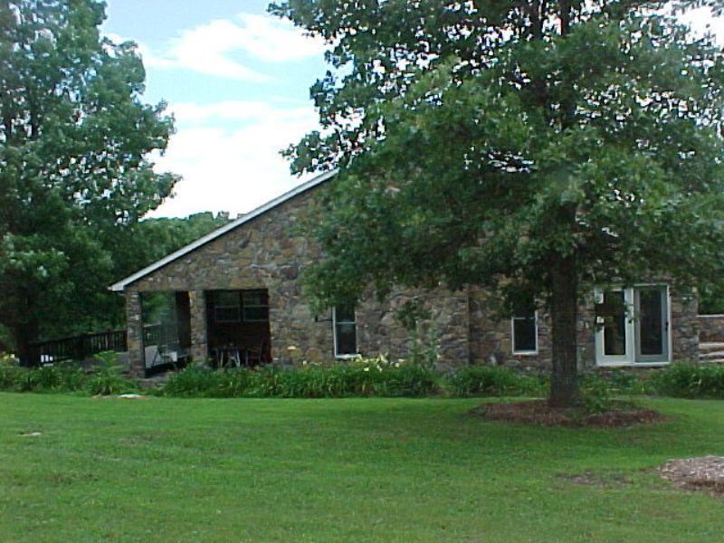 Home, 15 Acres, Pond, Adjoins Gvt : Winona : Shannon County : Missouri