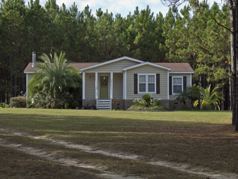 Superb Twmh On 5 Acres 85666 : Live Oak : Suwannee County : Florida