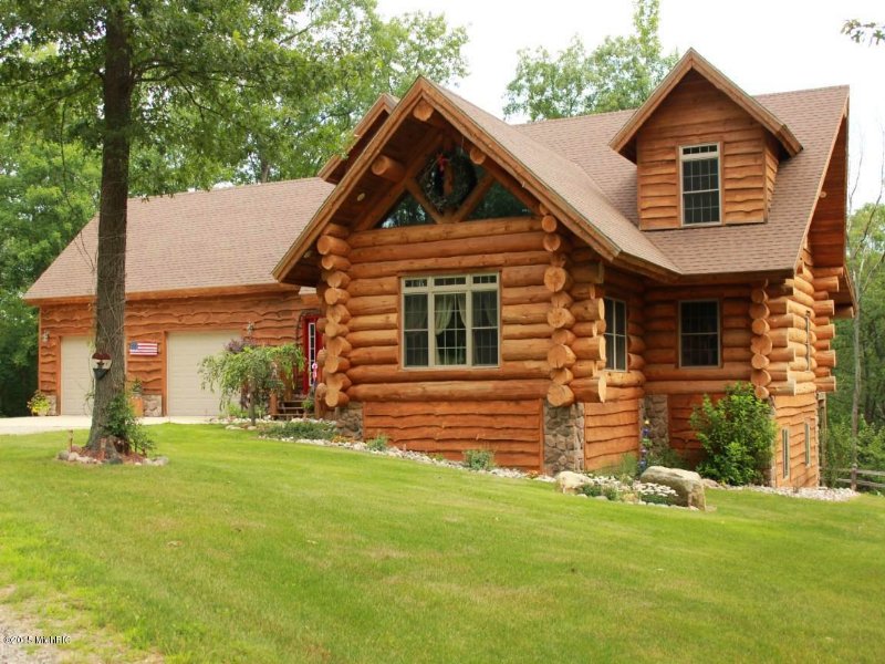Authentic Log Home : Harrison : Clare County : Michigan