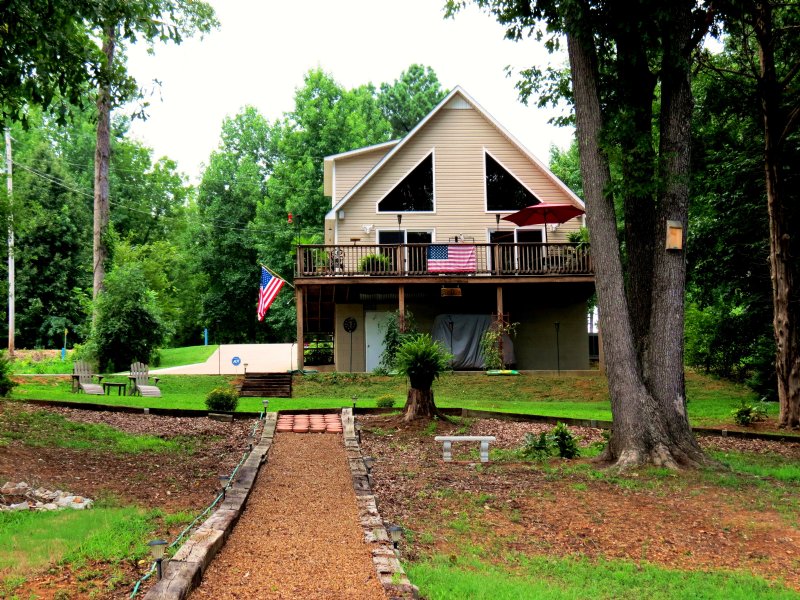 Waterfront Home in Gated Community : Parsons : Decatur County : Tennessee
