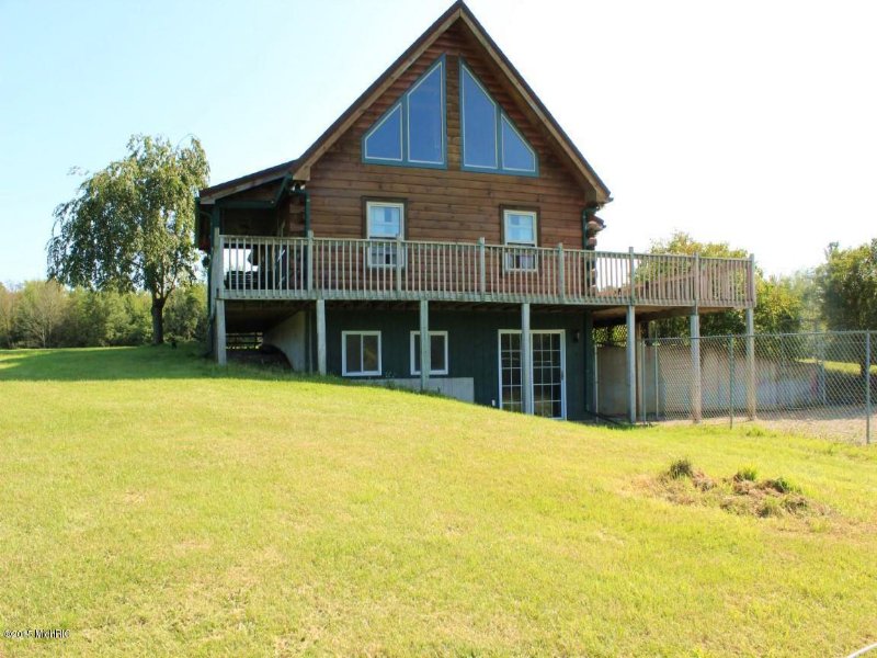 Solid Log Home On 56 Acres : Kent City : Kent County : Michigan