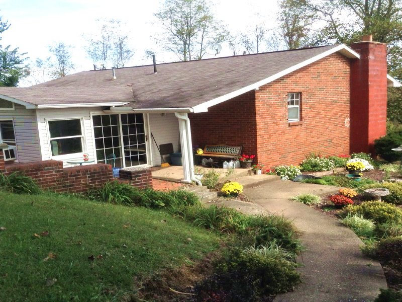 Cozy Home On 12+/- Acres : Looneyville : Roane County : West Virginia