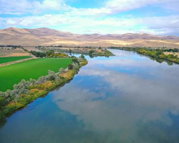 Conductor Riverfront Farm Nestled Along the Snake River