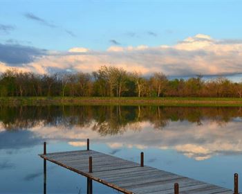 Equestrian and Hunting Oasis with Lake in Kansas