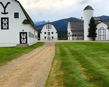 The Real Dutton Ranch: Yellowstone’s Backdrop Isn’t All Hollywood Magic