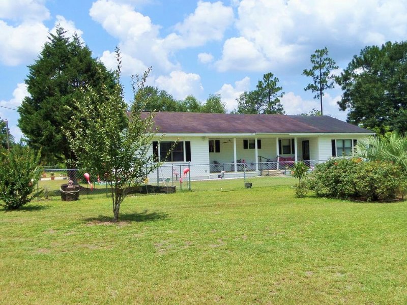 Nice Home with Land : Jesup : Wayne County : Georgia