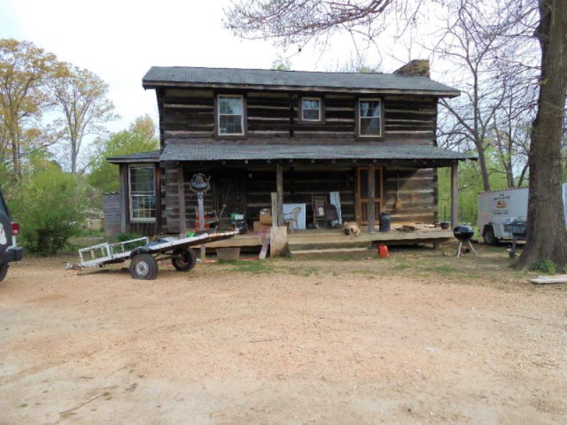 Log Home On 28 Acres : Gibson : Gibson County : Tennessee