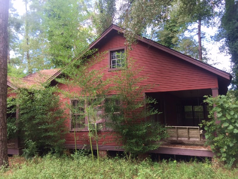 1930S Historic Cabin On 2+/- Acres : Pinola : Simpson County : Mississippi