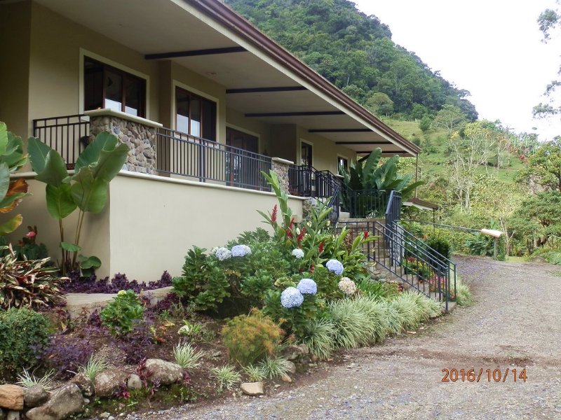 Riverfront 4.6 Ac and 2B/2B Home : Cachi Orosi Valley : Costa Rica