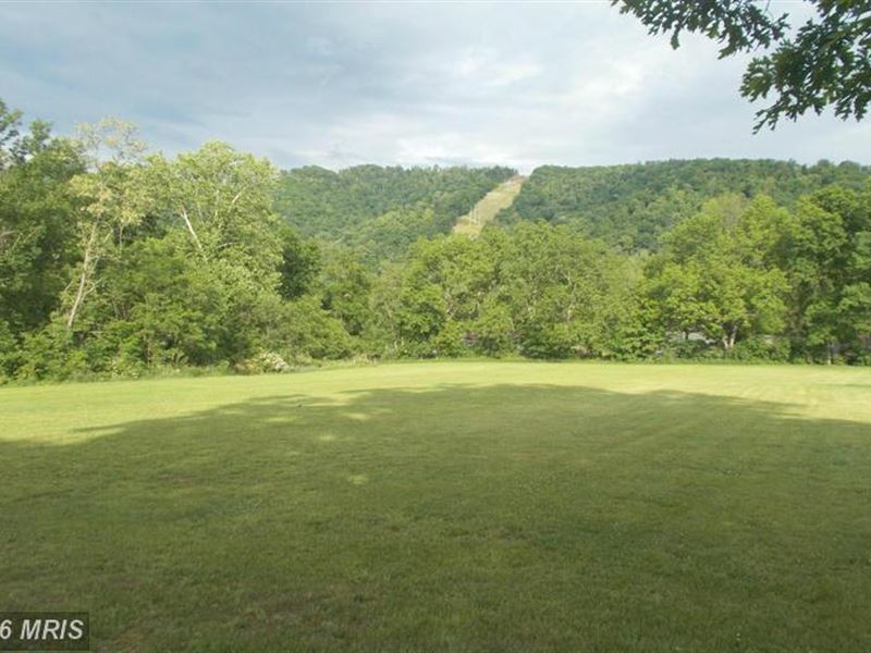Beautiful Level Acreage : New Creek : Mineral County : West Virginia