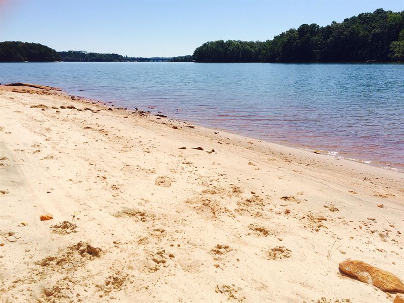 Amazing Lakefront Estate : Seneca : Oconee County : South Carolina