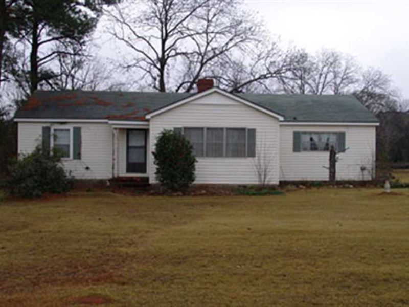 Older Farm House in City Limits : Abbeville : Henry County : Alabama