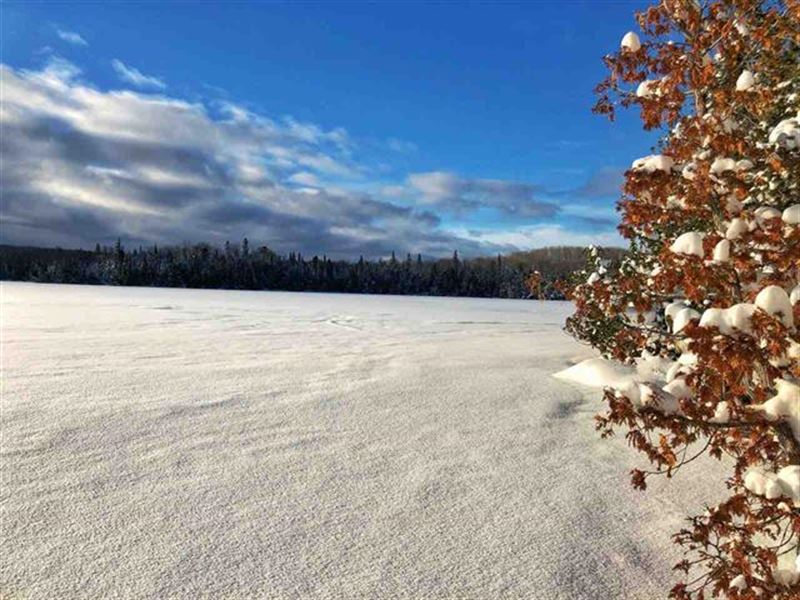 Beautiful Lake Medora : Eagle Harbor : Keweenaw County : Michigan