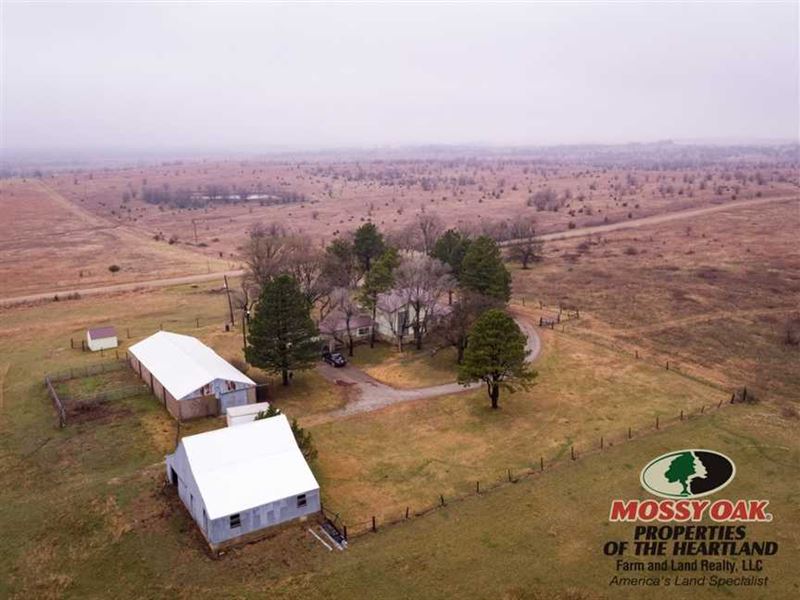 Country Home with 30 Acres : Eureka : Greenwood County : Kansas