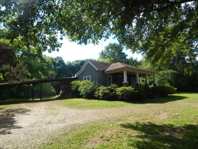 Home with Large Lot : McComb : Pike County : Mississippi