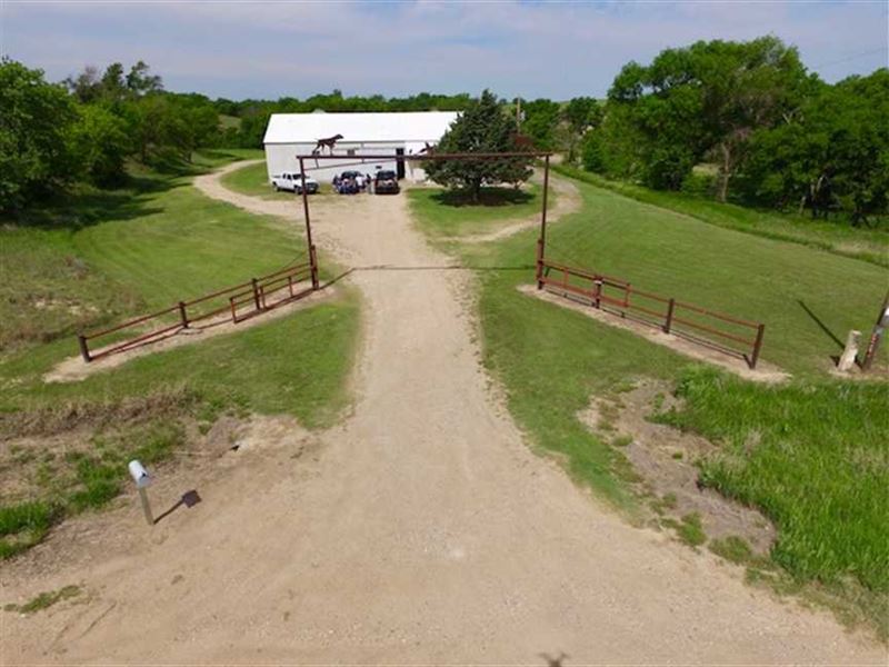 Completely Furnished Hunting Lodge : Luray : Russell County : Kansas