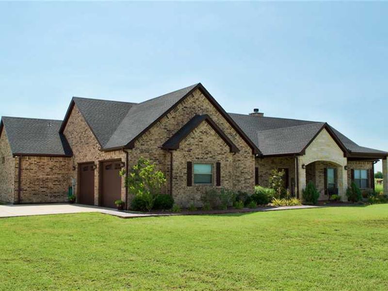 Custom Home on Acreage for Sale in : Sanger : Denton County : Texas