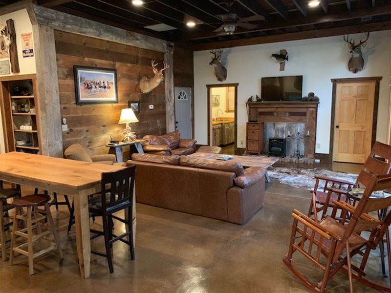 Hunting Preserve & Metal Barn Cabin : Musella : Crawford County : Georgia