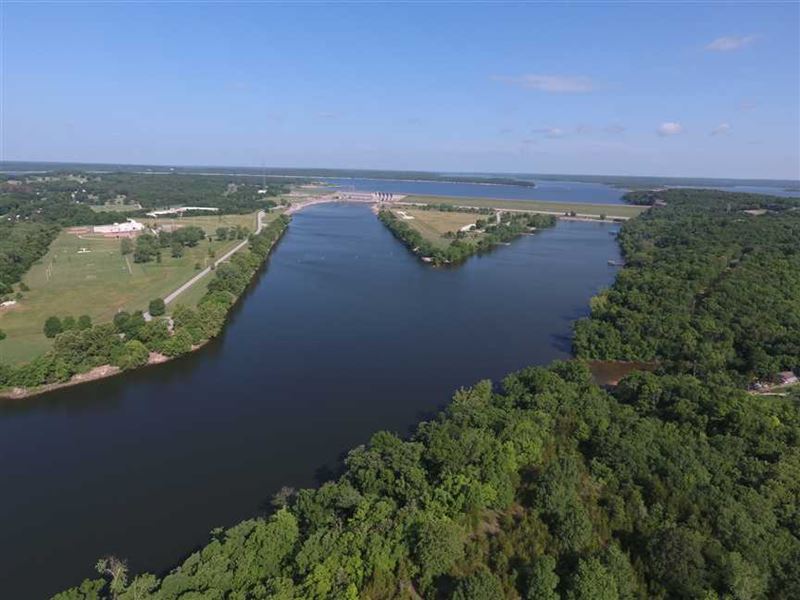 Waterfront Investment Property, 33 : Warsaw : Benton County : Missouri