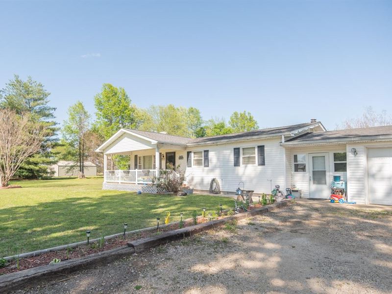 Beautiful Home with Screened in Por : Dudley : Stoddard County : Missouri