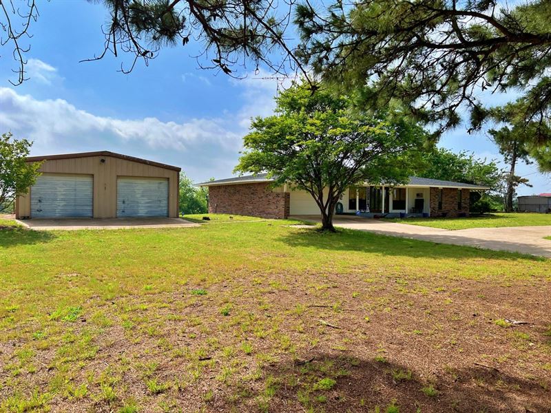 Lake View Home on Acreage at Lake : Kingston : Marshall County : Oklahoma