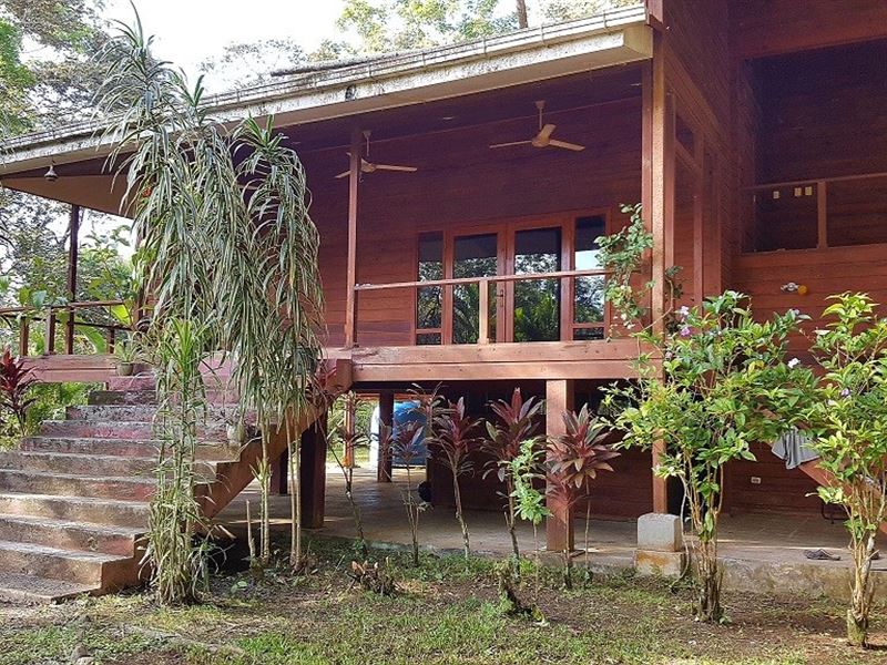 Titled Coastal Fixer Home, Bocas : Bocas Del Toro : Panama