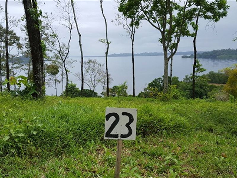 1/2 Acre Titled Oceanfront Lot : Panama