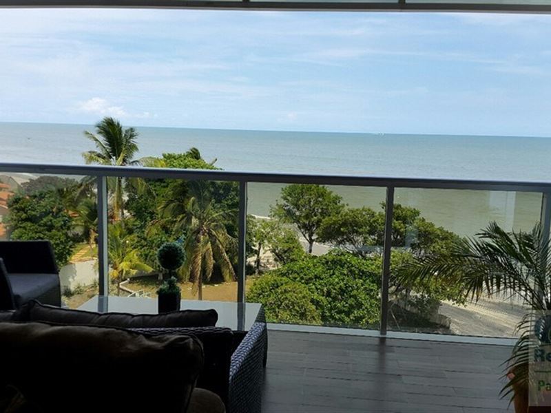 Ocean Waves Gorgona in Panama : Panama