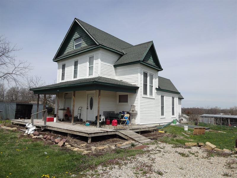 House & 5 Acres M/L Northeast : Horton : Brown County : Kansas