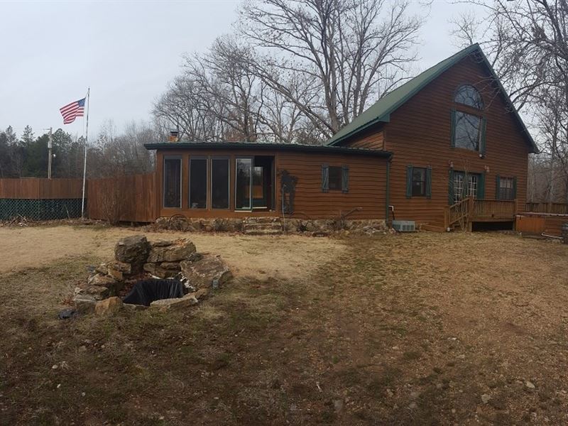 Country Home with Acreage for Sale : Doniphan : Ripley County : Missouri
