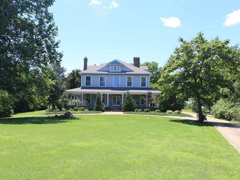 Historic Savannah-Style Victorian : West Plains : Howell County : Missouri