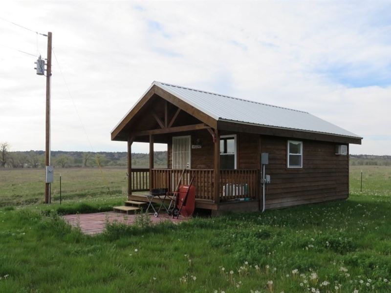 Montana Recreation River Property : Winnett : Petroleum County : Montana