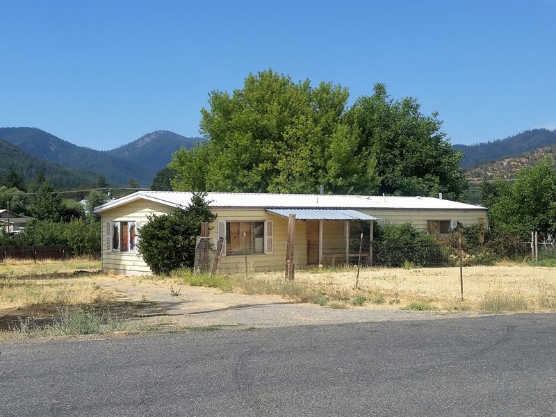 N, Ca, Siskiyou County.6 Acre Lot : Yreka : Siskiyou County : California