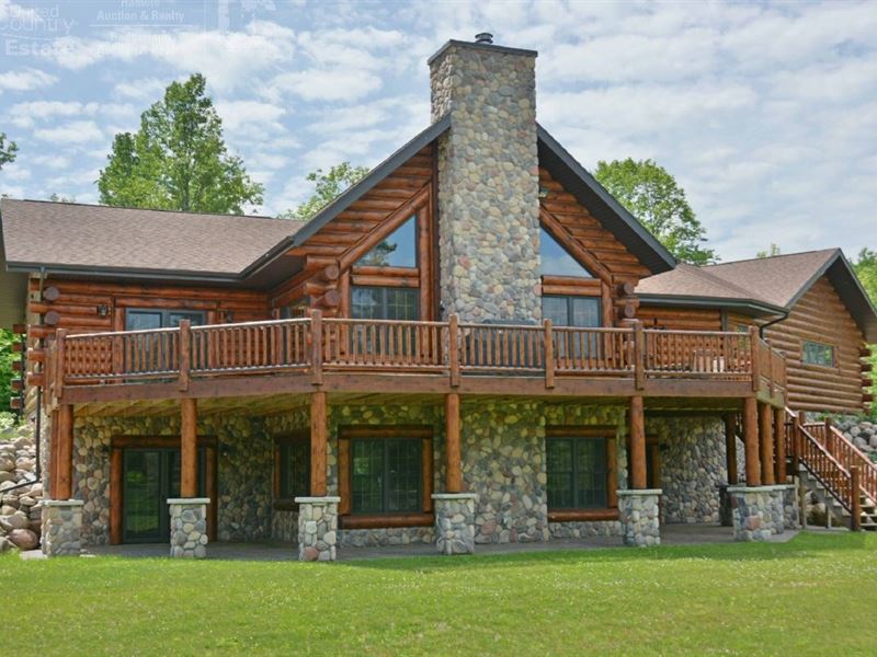 Extravagant Log Home Surrounded : Glidden : Ashland County : Wisconsin