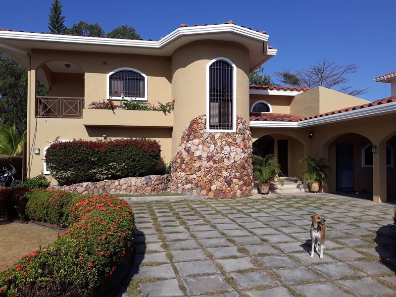 Large 3 Bedroom House Golf Course : Panama