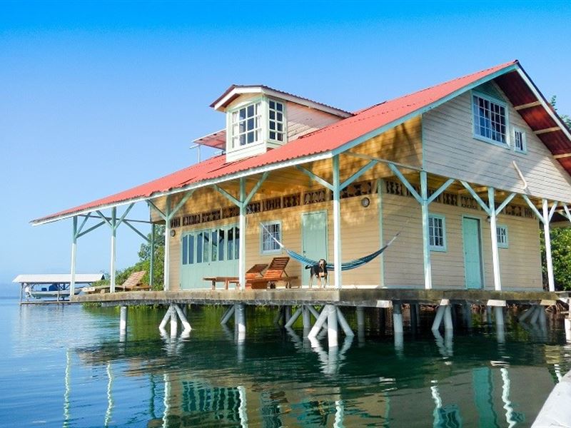 Coral View Coastal Over Sea Home : Panama