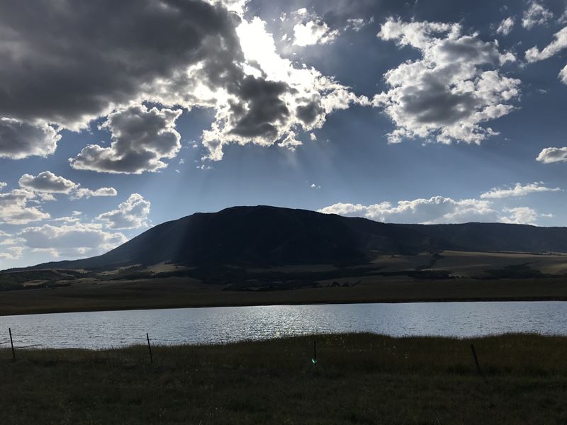 Exclusive Aspen Highlands Area : Elk Mountain : Carbon County : Wyoming