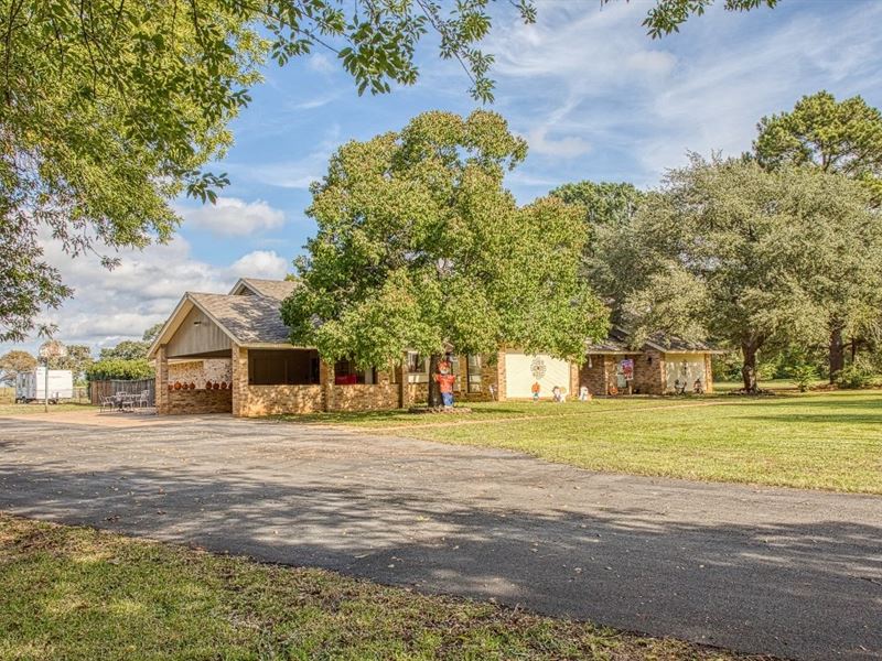 Spacious Home 2 Plus Acres Elkhart : Elkhart : Anderson County : Texas
