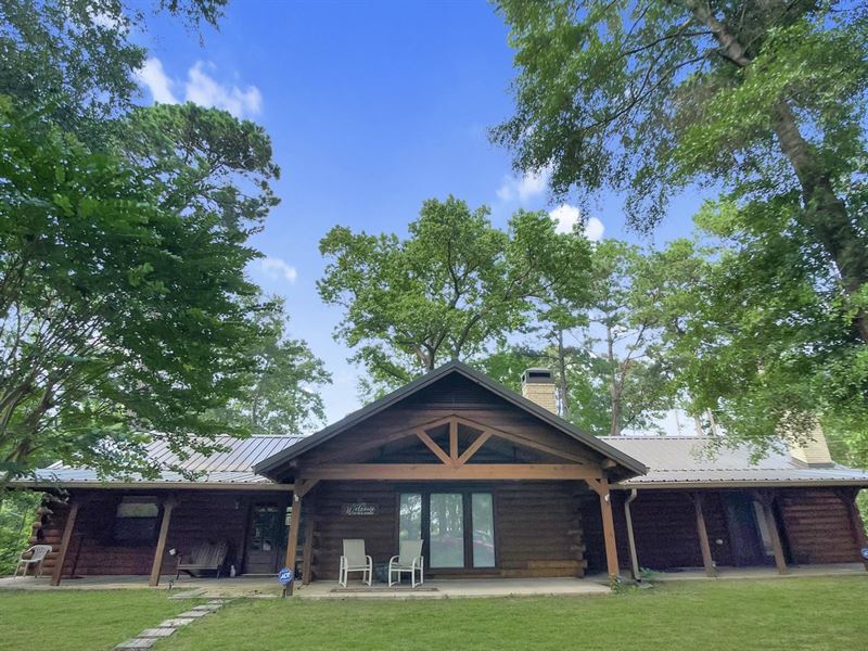 Charming Log Cabin on 5 Acres : Douglass : Nacogdoches County : Texas