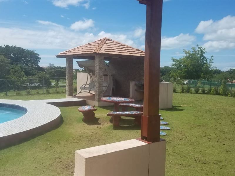 Costa Blanca Townhouse / Golf : Panama