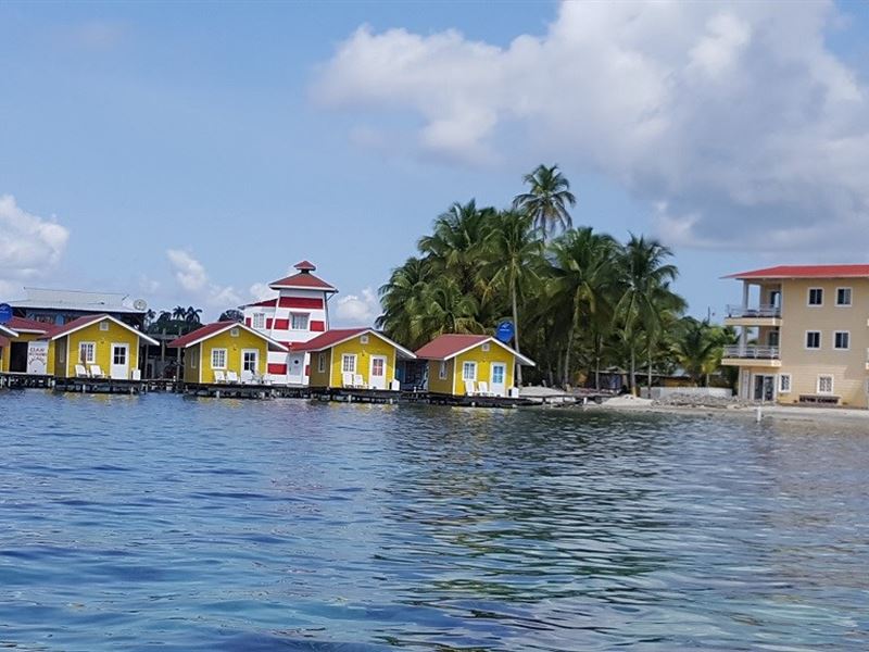 Titled Bocas Del Toro Beachfront : Panama