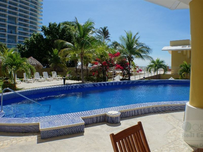 Ocean Front Apartment Playa Serena : Panama