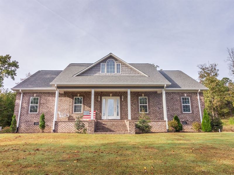 Beautiful Custom Brick Over 7 Acres : Selmer : McNairy County : Tennessee