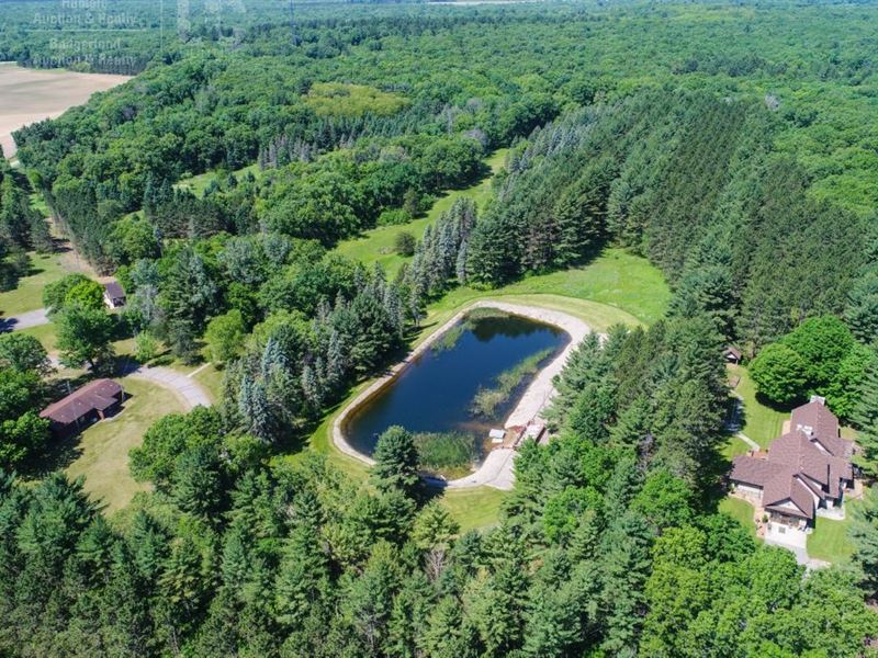 Executive Home with Land : Wisconsin Dells : Adams County : Wisconsin