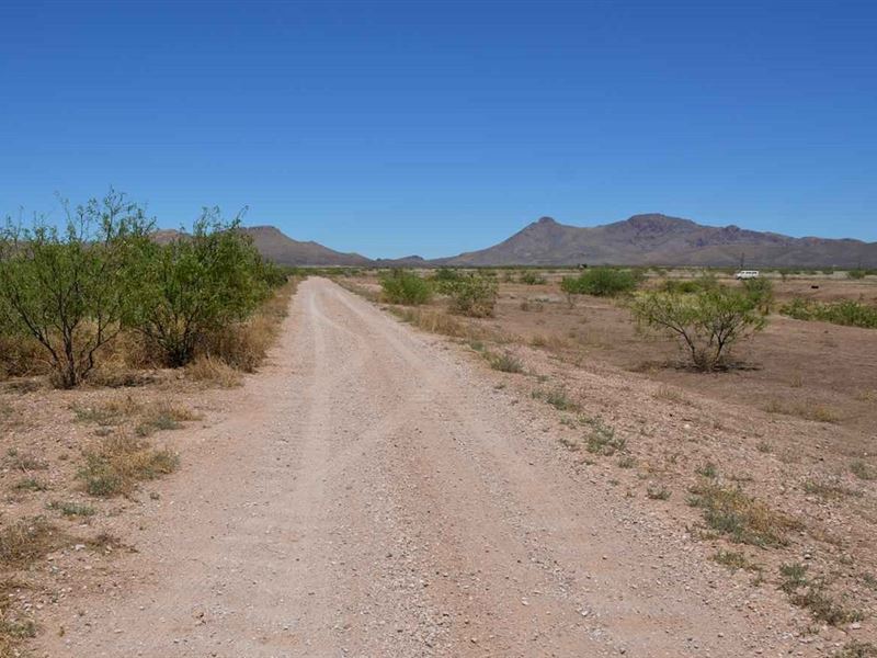 Beautiful Parcel Zoned Ru-4 : Douglas : Cochise County : Arizona