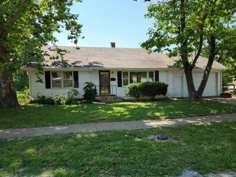 2 Bedroom 1.5 Bath, Large Kitchen : Willow Springs : Howell County : Missouri