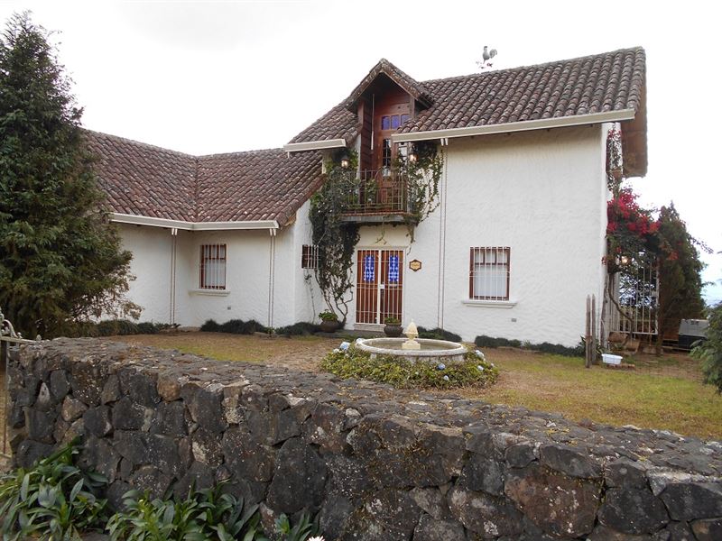 Rural Spanish Home & Stone Cottage : Cipreses De Cartago : Costa Rica